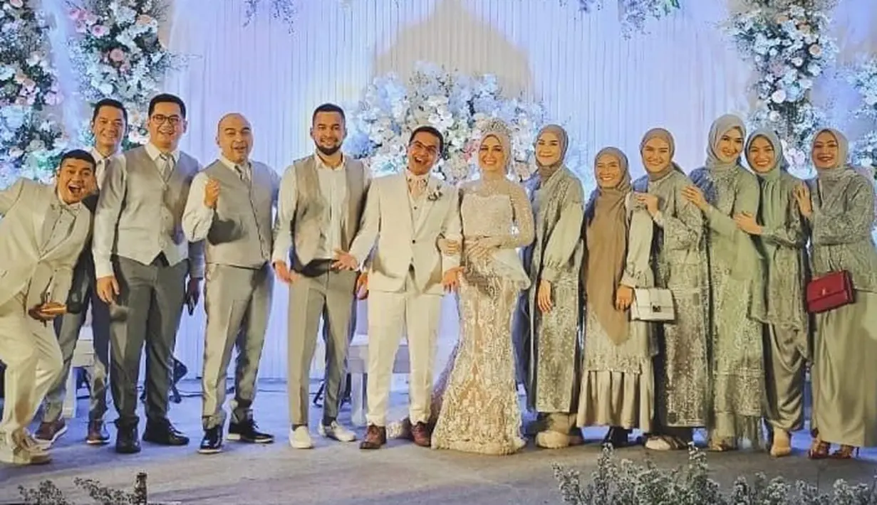 Pernikahan Sahrul dan Aziz  digelar di Gedong Putih, Cihideung, Parongpong, Kabupaten Bandung Barat, Jawa Barat. [Instagram/dude2harlino]