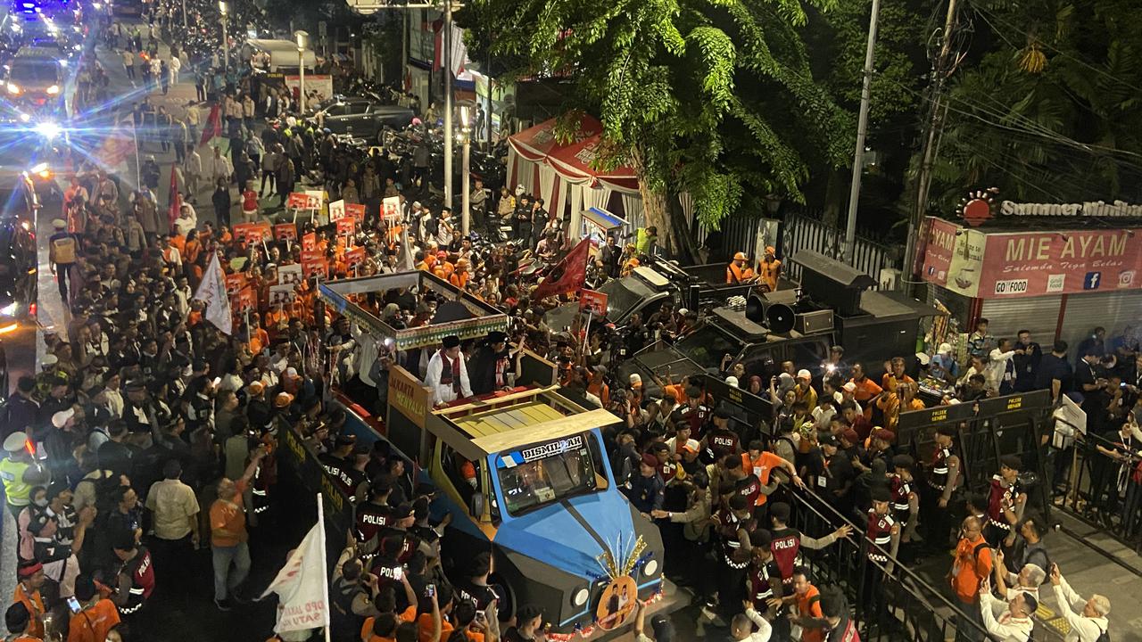 Pasangan calon gubernur dan wakil gubernur Pramono Anung-Rano Karno tiba di Kantor Komisi Pemilihan Umum atau KPU Jakarta, Senin (23/9/2024).