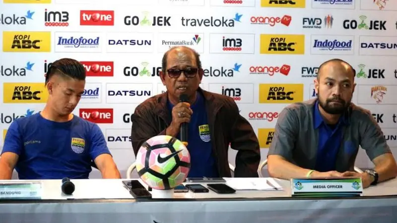 Pelatih Persib Bandung Emral Abus