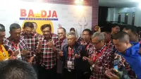 Ahok-Djarot sebelum pengundian nomor peserta Pilkada DKI Jakarta 2017 (Liputan6.com/ Delvira Chaerani Hutabarat)
