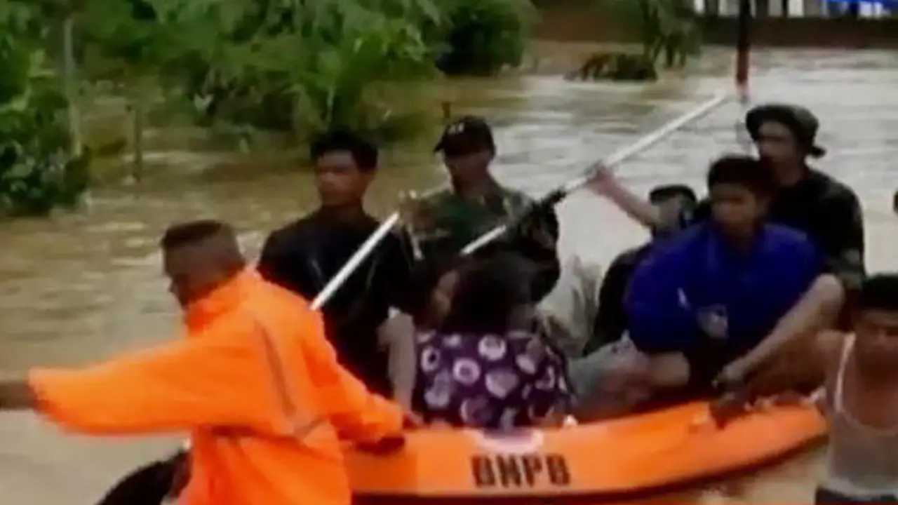 VIDEO: 5 Kecamatan di Padang Terendam Banjir