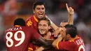 Kapten AS Roma, Fancesco Totti, bersama rekan-rekannya merayakan gol yang dicetaknya ke gawang Gent pada laga kualifikasi Liga Europa di Stadion Olimpico, Roma, Kamis (30/7/2009). (EPA/Roberto Tedeschi)