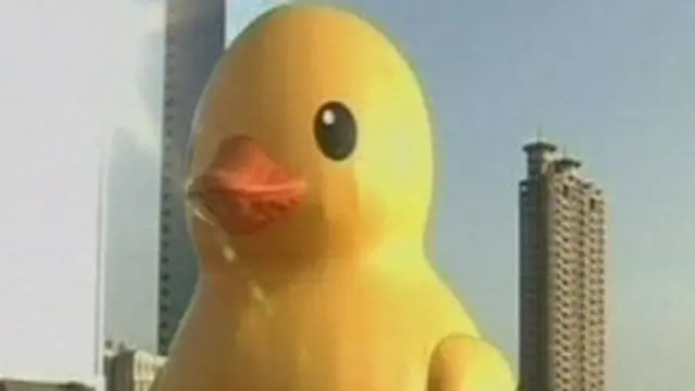 Bebek Kuning Pembawa Pesan Perdamaian Tiba di Taiwan