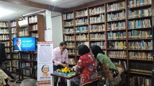 Mantan Kepala Staf TNI Angkatan Udara, Marsekal TNI (Purn) Chappy Hakim melakukan peluncuran bukunya berjudul “Mamak Pulang” di Gedung Yayasan Pustaka Obor Indonesia, Jakarta Pusat. (Istimewa)