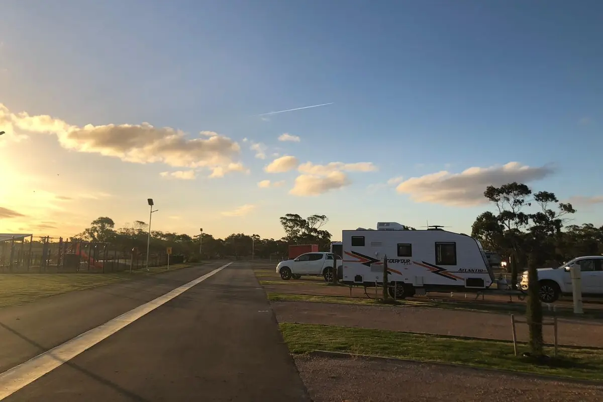 Arena kamping Caravan yang ada di area The Bend Motorsport Park
