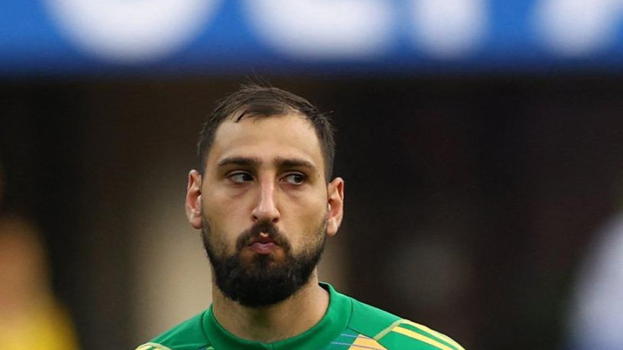 Tak ada senyum di wajah Donnarumma seusai laga.&nbsp;Foto: Reuters
