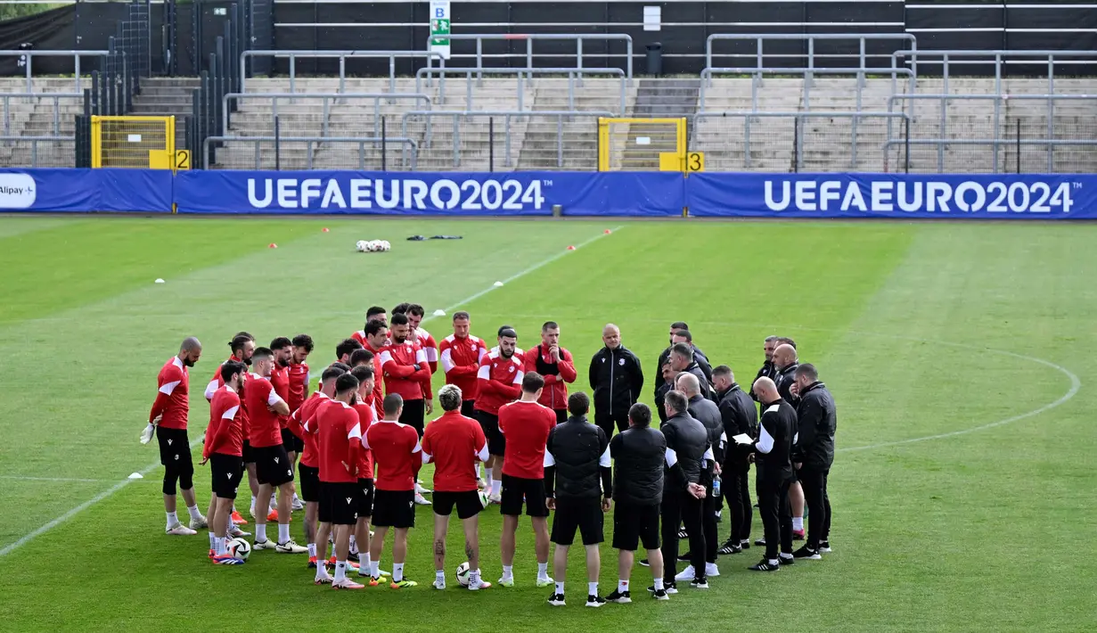 Ini menjadi latihan resmi timnas Georgia jelang laga perdana mereka di Grup F Euro 2024 melawan Turki. (INA FASSBENDER/AFP)