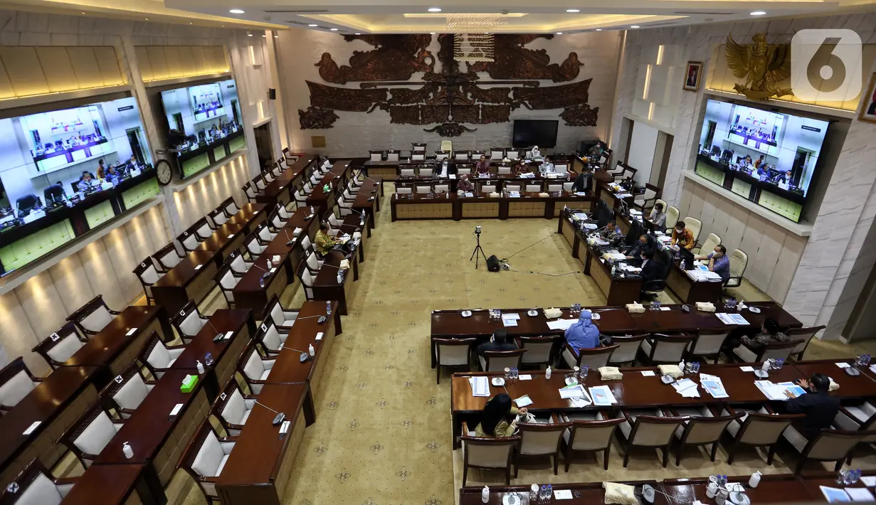 Suasana uji kelayakan dan kepatutan calon anggota Badan Pemeriksa Keuangan (BPK) 
bersama Komisi XI DPR di Kompleks Parlemen, Jakarta, Kamis (9/9/2021). Ujian diikuti berbagai latar belakang seperti tenaga ahli Ketua BPK hingga mantan anggota DPR. (Liputan6.com/Angga Yuniar)