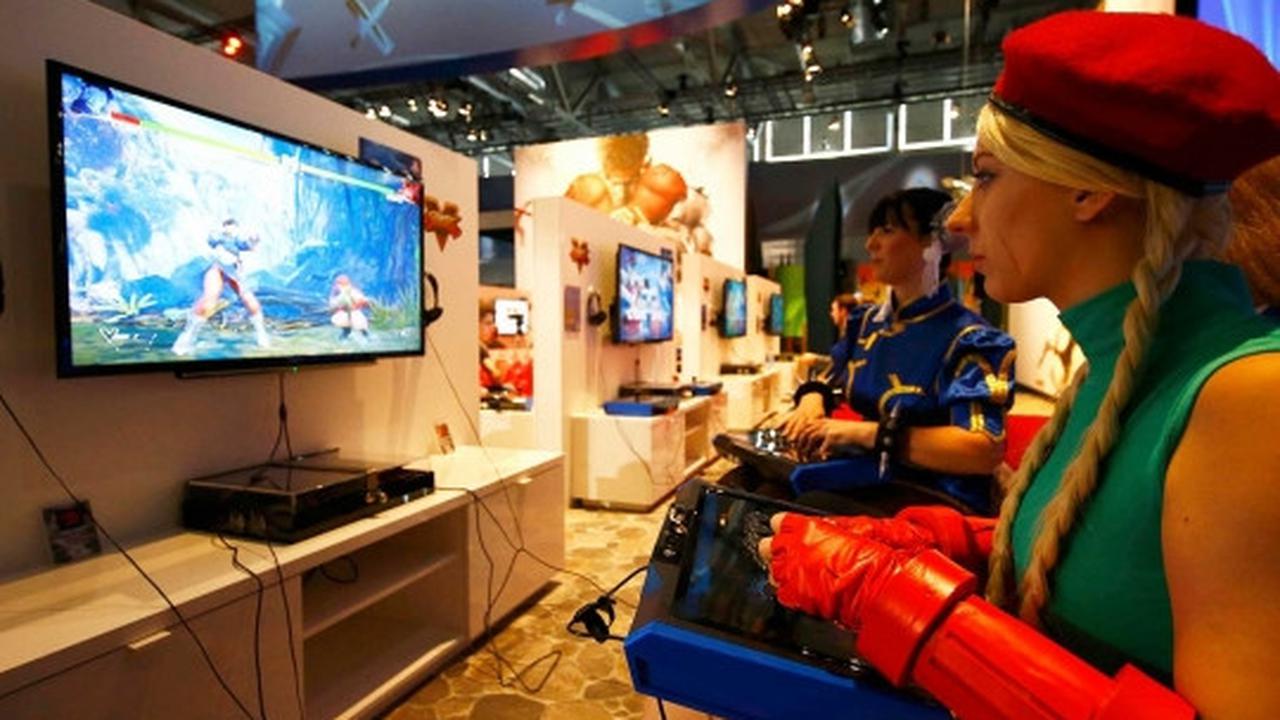 Penampilan para cosplayer cantik dan seksi di Pameran Gamescom 2015