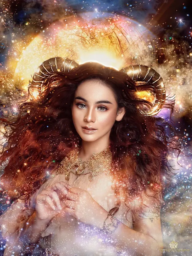 12 Pesona Seleb Saat Pemotretan Bertema Zodiak Ini Keren Banget