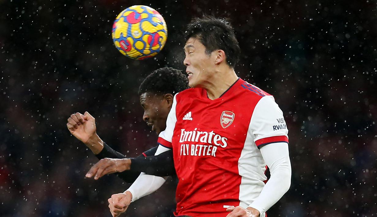 Di posisi kedua ditempati oleh pemain asal Jepang Takehiro Tomiyasu. Bek Arsenal itu kini memiliki nilai pasar mencapai 25 juta euro atau setara Rp392 miliar. (AFP/Steve Bardens)