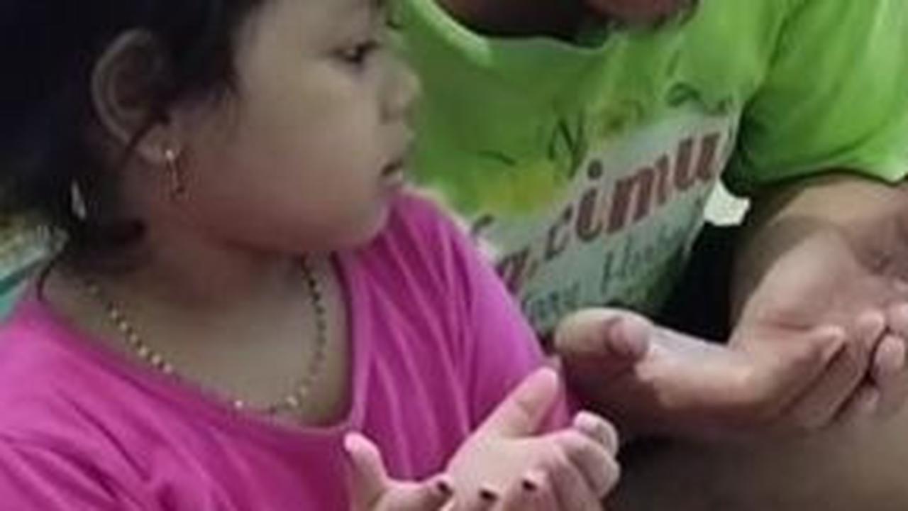 Tak Bisa Beli Kado untuk Ultah Ayahnya, Aksi Anak Beri Hadiah Doa dan Kasih Sayang  Ini Viral