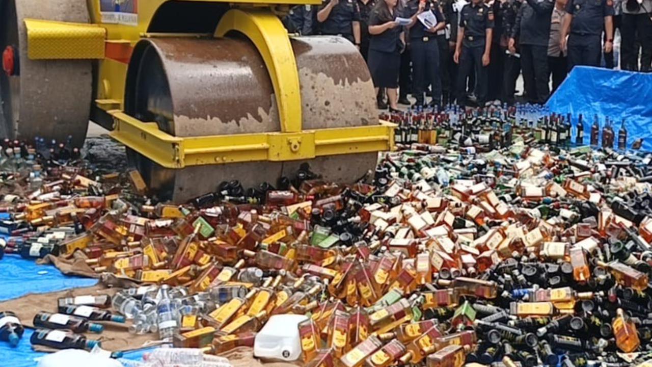 Bea Cukai Sumbagbar Musnahkan Barang Ilegal Senilai Rp74,95 Miliar, Selamatkan Potensi Negara Rp29,78 Miliar