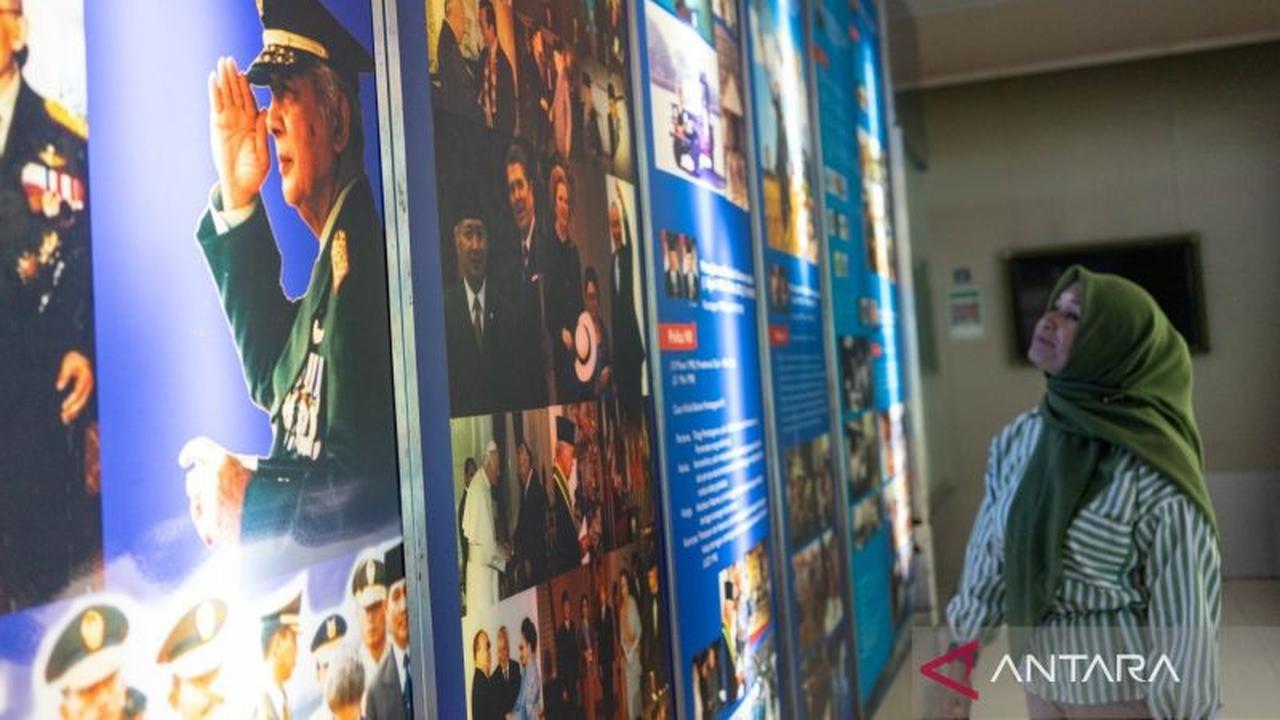 Menteri HAM Pilih Bungkam Soal Gelar Pahlawan Soeharto, Pro Kontra Merebak