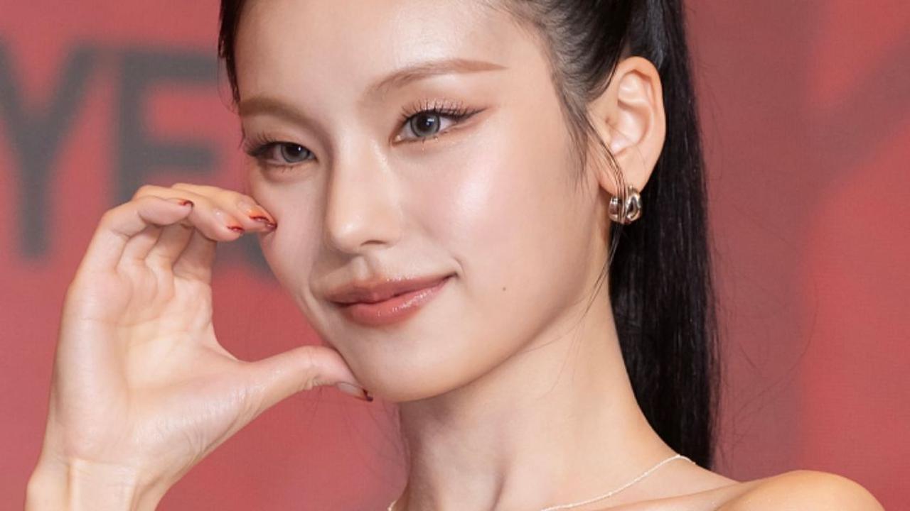7 Potret Yeji ITZY Debut Solo dengan Album 'AIR', Visualnya di Konferensi Pers Bikin Terpukau