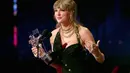 Taylor Swift juga mengumumkan album Midnights-nya di VMA 2022, di mana ia mendapatkan 8 nominasi dari album tersebut. [Foto: Instagram]