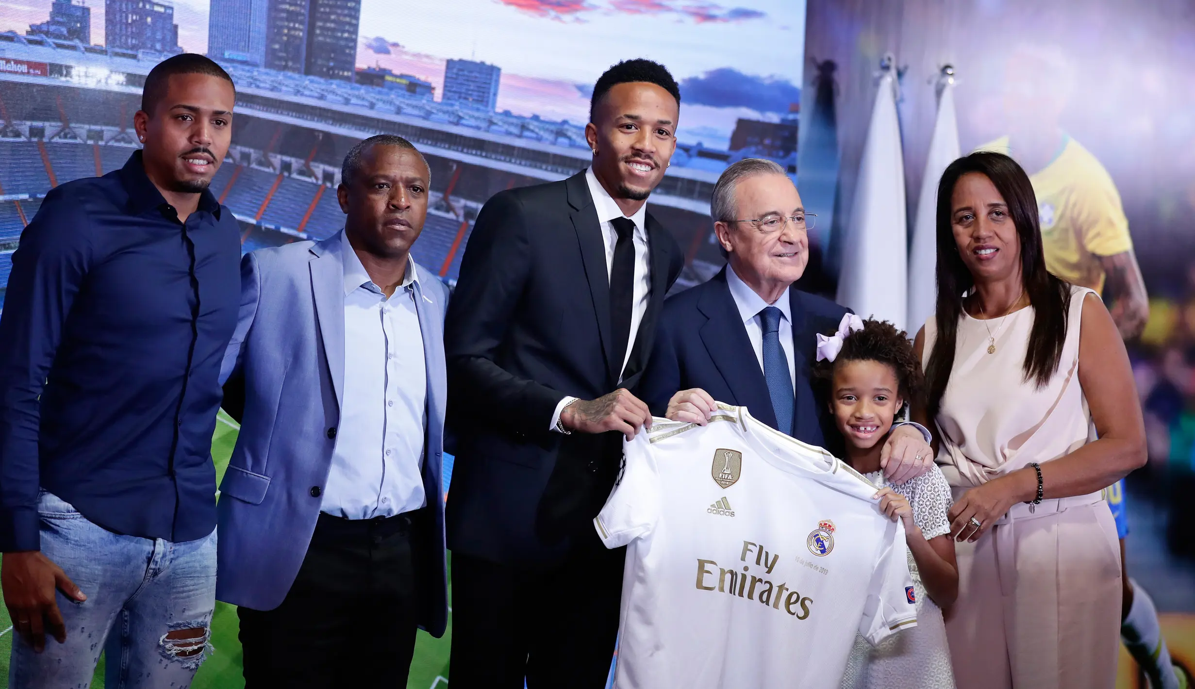 FOTO: Bek Brasil Eder Militao Resmi Jadi Pemain Real Madrid - Foto ...