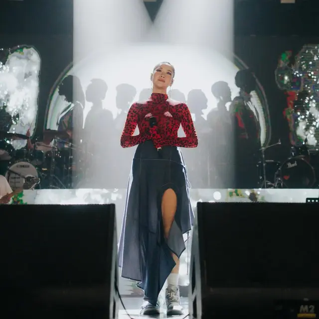 Keren Banget! Ini 5 Gaya Outfit Bunga Citra Lestari Saat Manggung yang Glamor dan Penuh Karisma