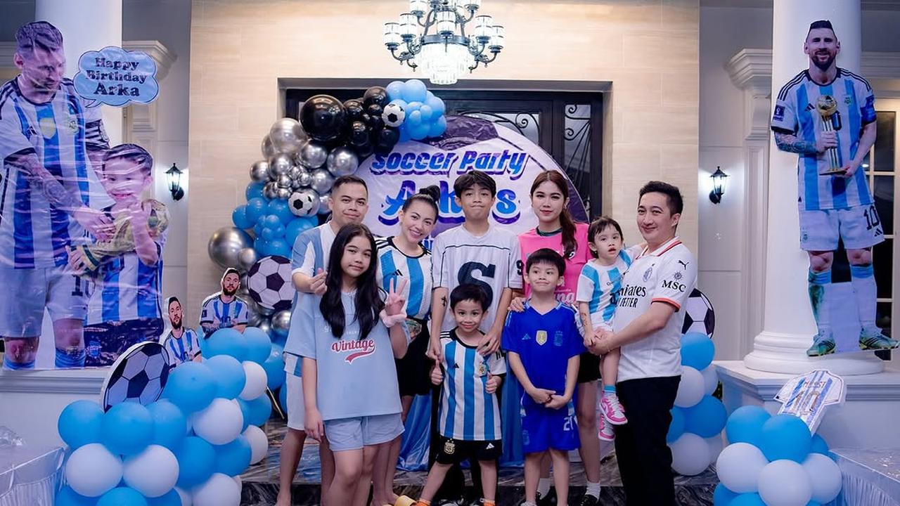 5 Potret Kezia Karamoy dan Suami Rayakan Ulang Tahun Anak, Bertema Soccer Party
