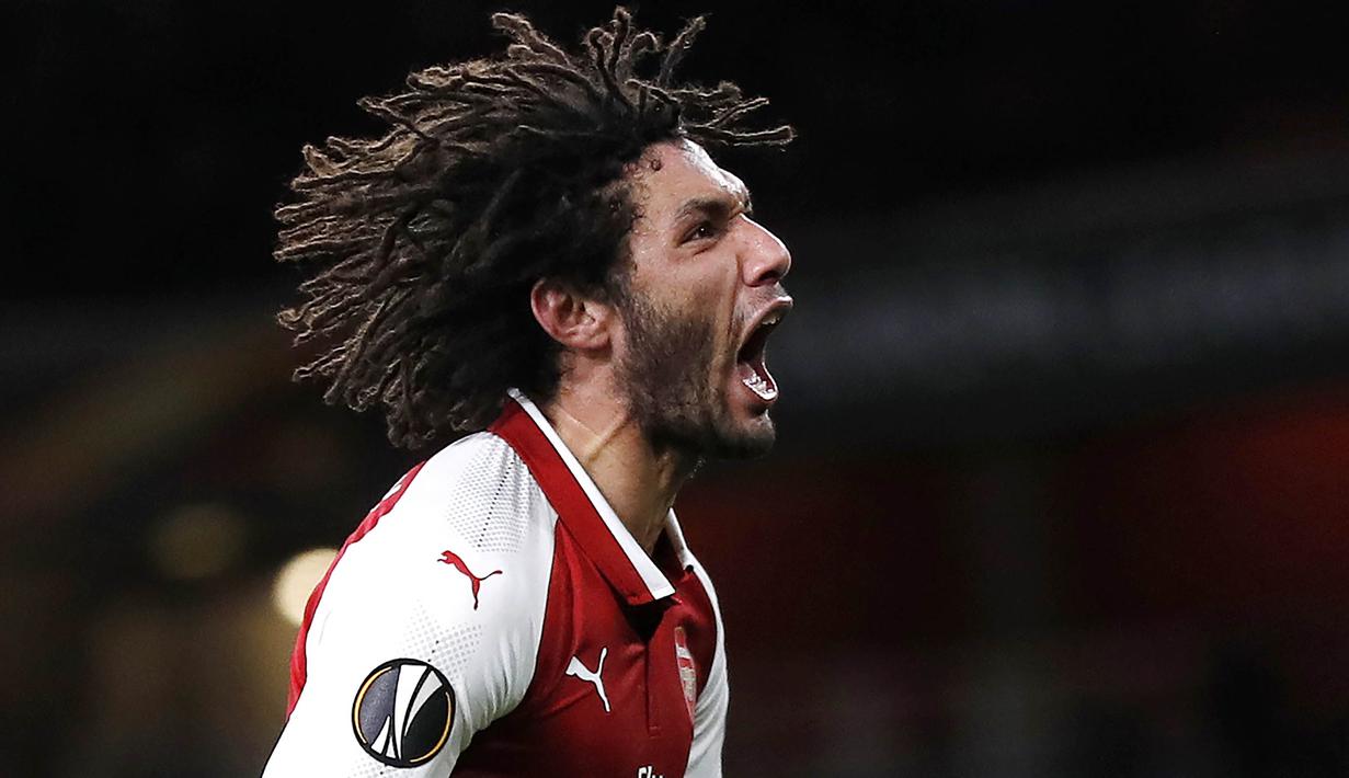 Gelandang Arsenal, Mohamed Elneny, melakukan selebrasi usai mencetak gol ke gawang BATE Borisov pada laga Liga Europa di Stadion Emirates, Jumat (8/12/2017). Arsenal menang 6-0 atas BATE Borisov. (AP/Kirsty Wigglesworth)