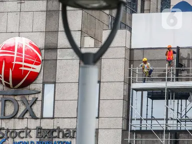 Aktivitas pekerja proyek di Indonesia Stock Exchange, Jakarta, Rabu (6/3/2024). (Liputan6.com/Angga Yuniar)