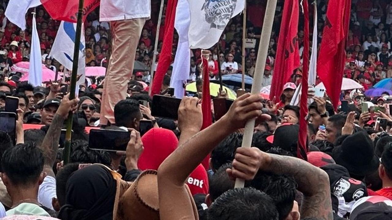Kampanye Sambil Hujan-hujanan di Manado, Ganjar Yakin Menang Pilpres 1 Putaran