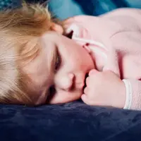 Menjaga kebersihan hidung balita penting dilakukan agar anak nyaman bernapas. (Foto: Unsplash/Jelleke Vanooteghem)