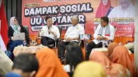 Presiden PKS Ahmad Syaikhu dalam diskusi publik dengan tema “Dampak Sosial UU Ciptaker Terhadap Ketahanan Keluarga” di Kantor DPTP PKS, Jakarta Selatan. (Foto: Istimewa).