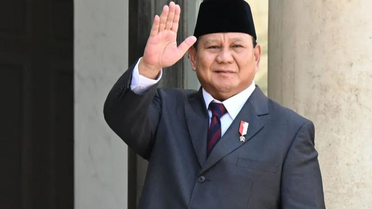 Terlihat tren elektabilitas ketiga tokoh capres ini mengalami kenaikan di Jawa Barat. Prabowo mengalami kenaikan tertinggi mencapai 5,7 persen. Pada survei sebelumnya elektabilitas Prabowo 38,5 persen.<br>