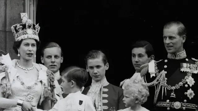 Koleksi Tiara Ratu Elizabeth II