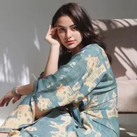 Salah satu gaya yang kerap ia bagikan di Instagram yakni outfit jumpsuit one set. Pakai busana kain bermotif ini membuat Nora terlihat memesona. (Liputan6.com/IG/@ncdpapl)
