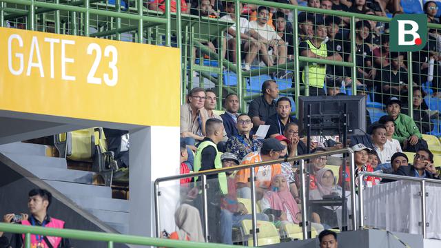 Foto: Momen Pelatih Baru Timnas Indonesia Patrick Kluivert dan Sejumlah Asistennya Menyaksikan BRI Liga 1 2024/2025