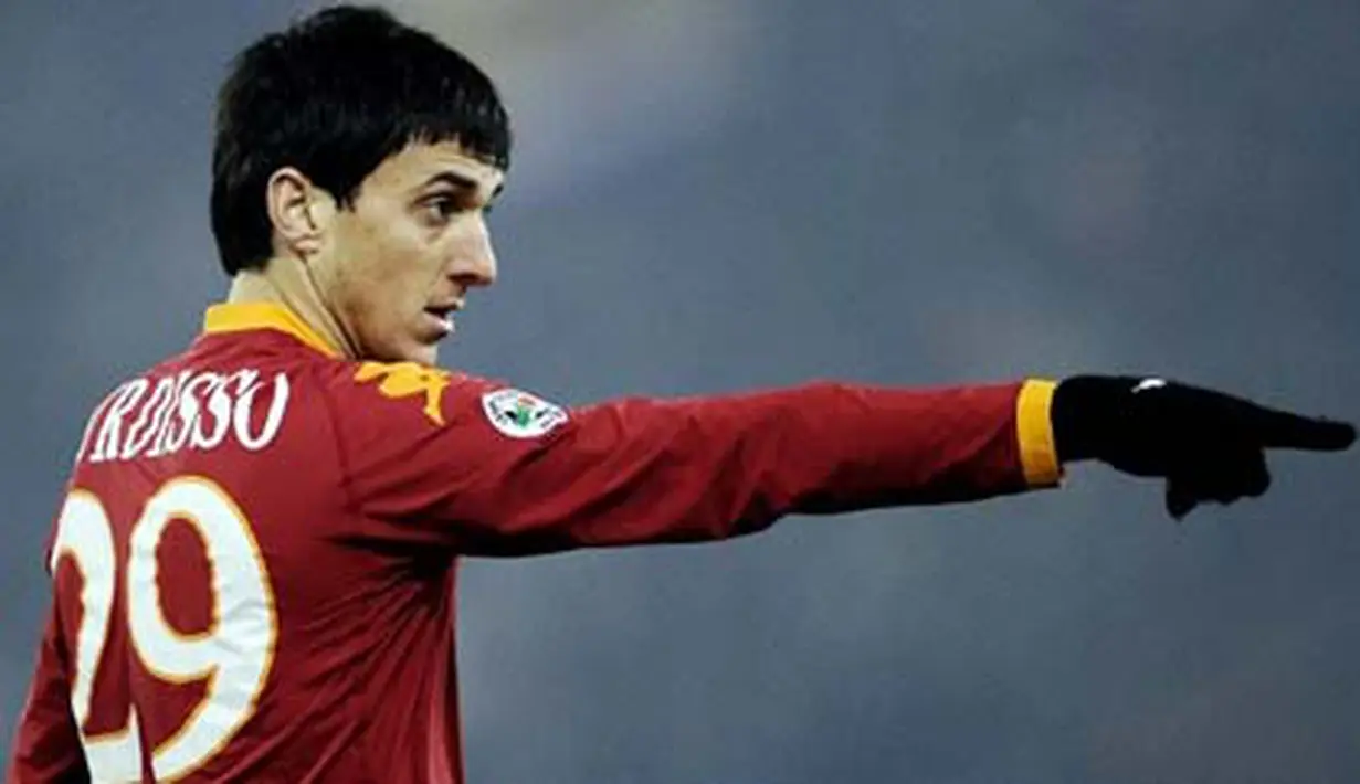 Gaya bek AS Roma asal Argentina yang dipinjam dari Inter Milan Nicolas Burdisso di laga lanjutan Serie A melawan Palermo di Olimpico, Roma, 13 Februari 2010. AFP PHOTO / Filippo MONTEFORTE 