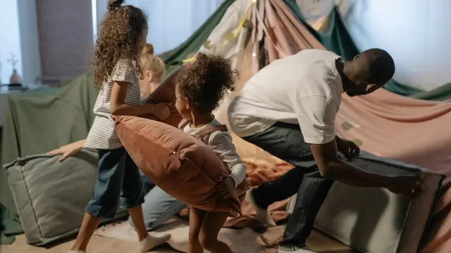 Ingin Staycation Bareng Anak? Coba Aktivitas Ini agar Liburan Terasa Seperti Petualangan Seru