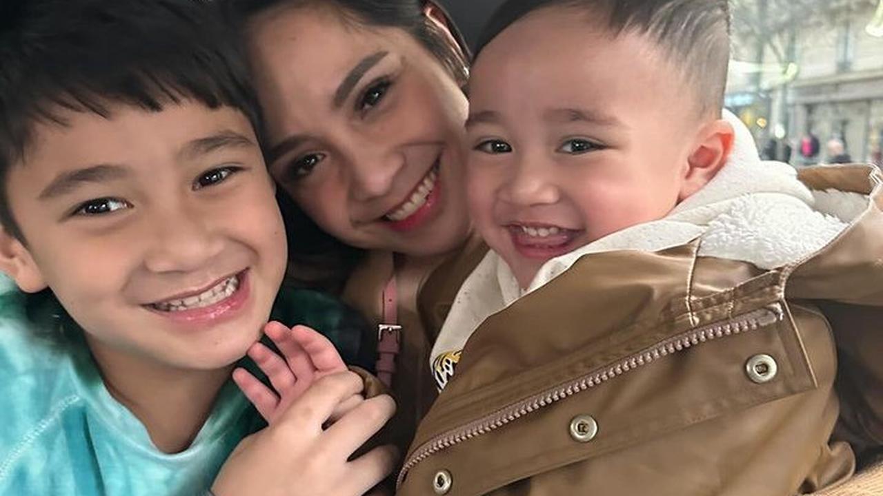 Potret kebersamaan Nagita dengan Rafathar dan Rayyanza langsung banjir komentar dari netizen. Mereka menuliskan berbagai komentar.<br>