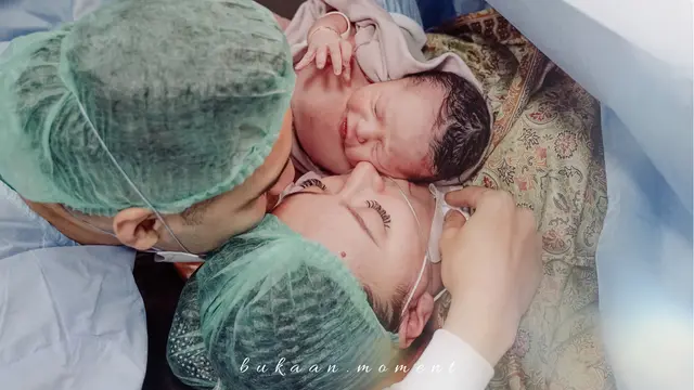 Asmirandah bareng suami dan anaknya. (Foto: Dok. Bukaan Moment)