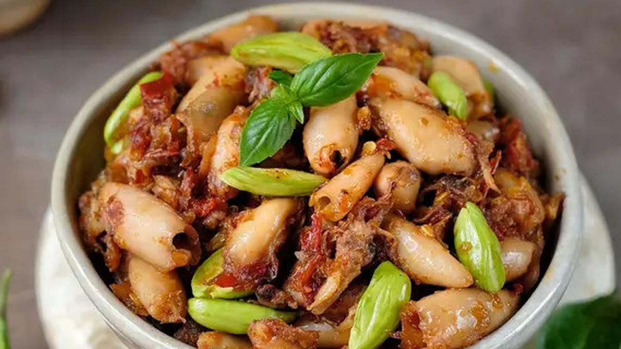 5 Resep Sambal Cumi Pete, Sensasi Pedas Gurih yang Menggoda Selera
