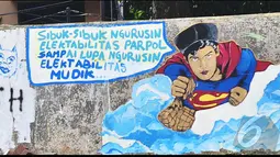 Salah satu coretan dinding bergambar Superman yang ingin mudik di dinding tanggul Sungai Ciliwung, Jalan Latuharhary, Jakarta, Minggu (27/7/2014) (Liputan6.com/Faizal Fanani)