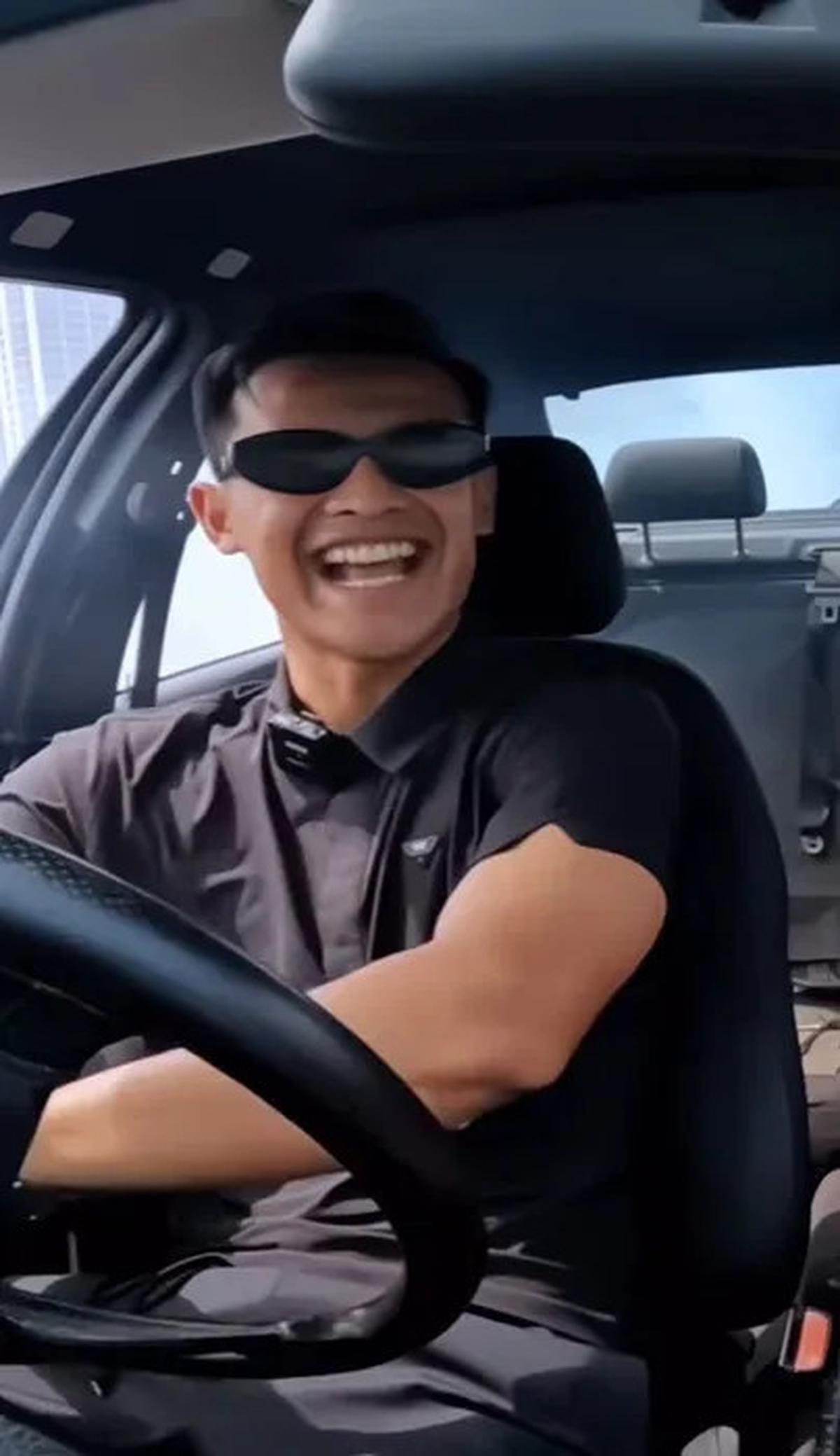 7 Potret Asiknya Pratama Arhan Latihan Drifting, Didampingi Rifat Sungkar!