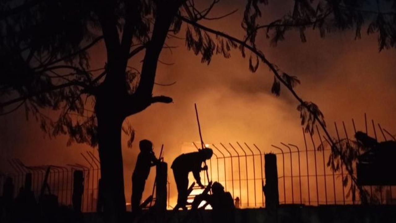 Lapak Minyak Wangi di Jakbar Ludes Terbakar