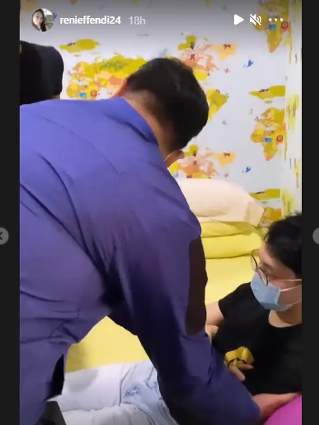 Dramatis, Ini 6 Potret Detik-detik dr. Richard Dijemput Paksa Polisi yang Disaksikan Istri