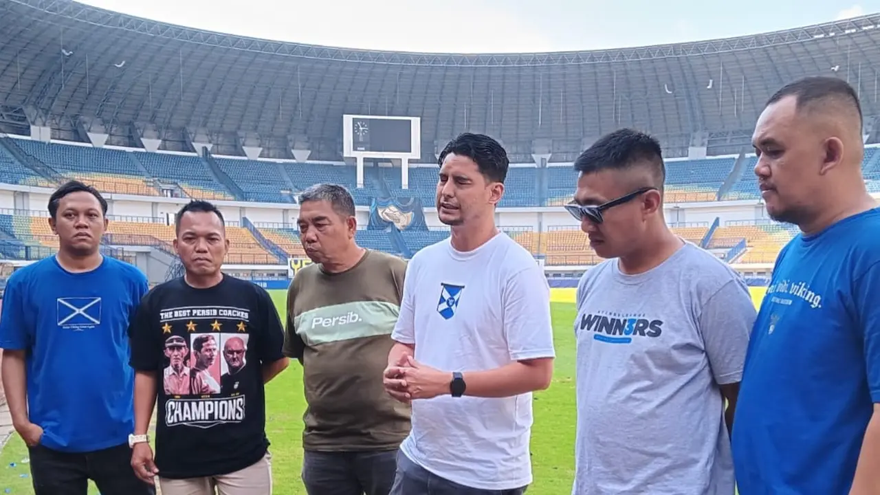 Ketua Viking Persib Club, Tobias Ginanjar (Tengah)