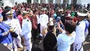 Sejumlah Perwira Remaja berfoto bersama usai dilantik Presiden Joko Widodo, di Istana Merdeka, Jakarta, Selasa (25/7). Dalam acara ini Jokowi melantik 729 orang Calon Perwira Remaja (Capaja) TNI-Polri. (Liputan6.com/Angga Yuniar)