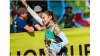 Gadis Ini Selamatkan Anjing Saat Lari Maraton, Digendong Sejauh 30 Km