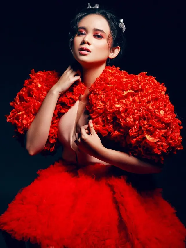 Biasa Tampil Natural, Ini 7 Potret Tissa Biani dengan Makeup Tebal