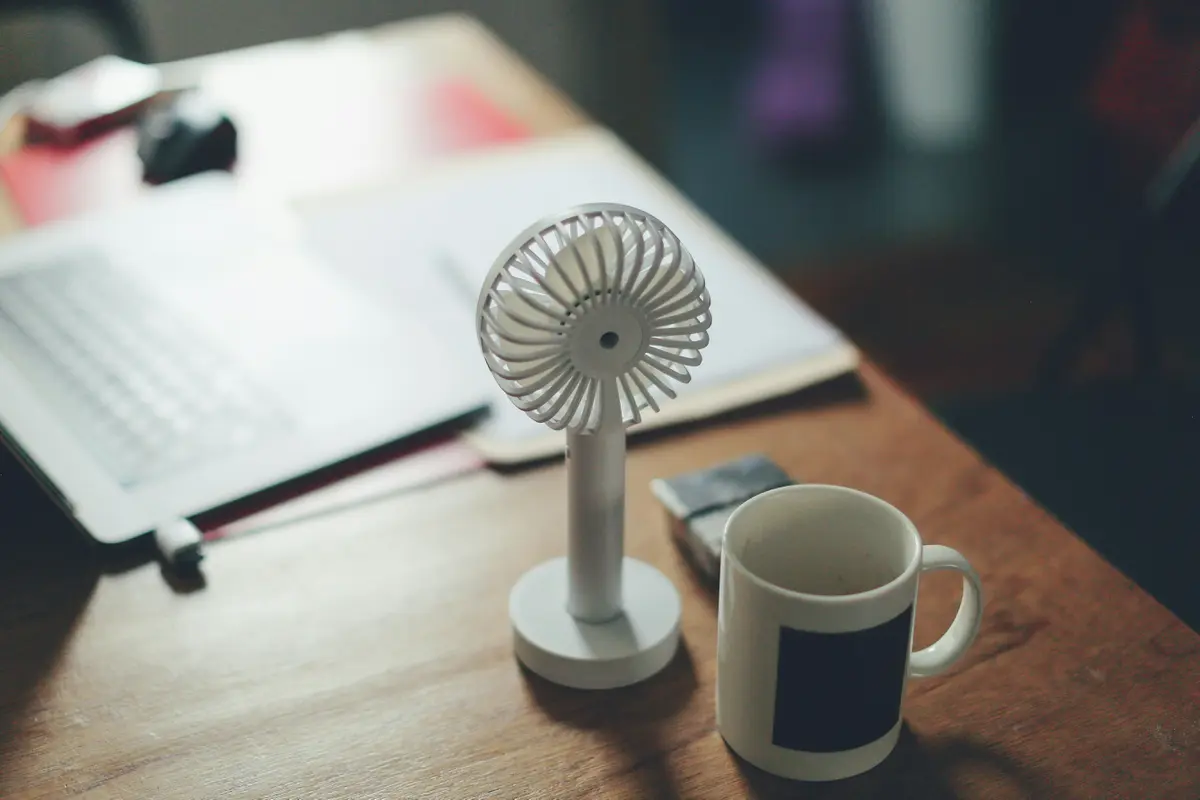 Kipas Portable Mini/Photo by Siniz Kim on Unsplash
