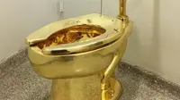 Toilet emas. (dok. @mariececilemichel/Instagram/https://www.instagram.com/p/BTCJbF9hV0e/?igsh=MXEyN2JyNjQxb2toNg==/Putri Astrian Surahman)