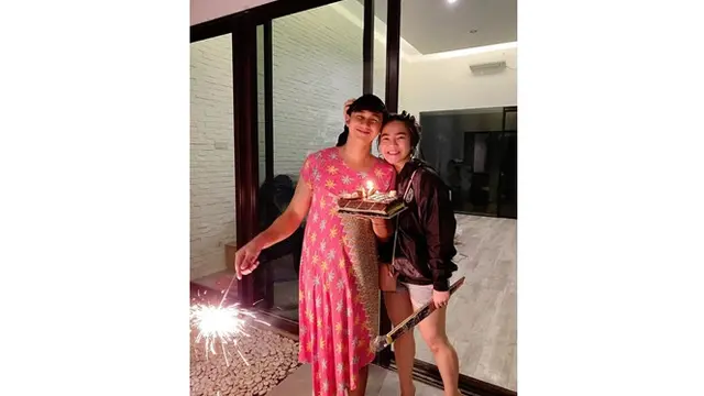 Pakai Daster, Ini 6 Momen Seru Ulang Tahun Caesar Hito ke-27