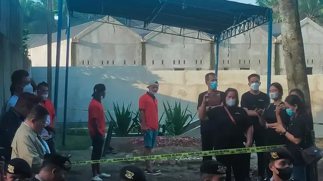 Suasana makam Brigadir Yoshua di Tempat Pemakaman Umum (TPU) Sungai Bahar Unit 1 Kabupaten Muaro Jambi