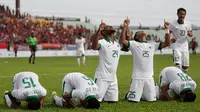 Para pemain Indonesia merayakan gol yang dicetak oleh Marinus Wanewar ke gawang Timor Leste di Stadion MPS, Selangor, Minggu (20/8/2017). Indonesia menang 1-0 atas Timor Leste. (Bola.com/Vitalis Yogi Trisna)
